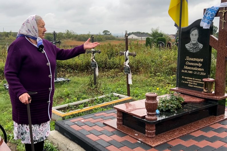 Перше, що зробила - пішла до сина на могилу