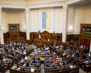 Підвищили зарплати нардепам та чиновникам