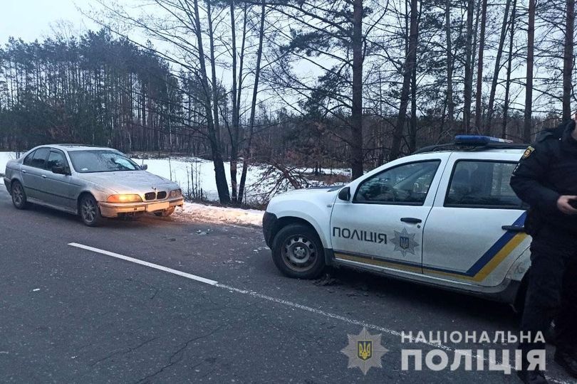 Поліцейські на Рівненщині відмовилися від хабара у доларах та гривнях «на каву чи чай»