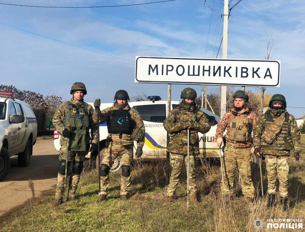 Поліцейський-кінолог з Рівного розміновує територію Херсонщини