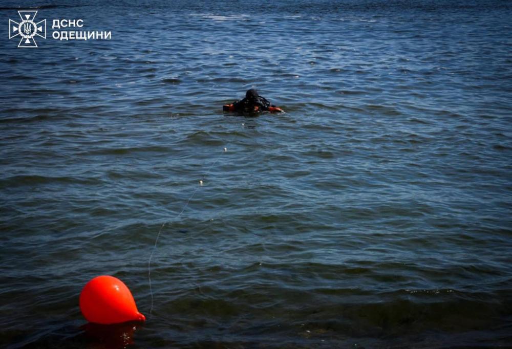 Поліцейську з Рівненщини хвилею змило в море