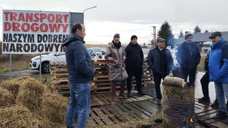  Польські фермери знову заблокували рух вантажівок на одному з пунктів пропуску