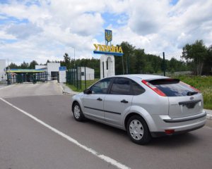 Понад дві тисячі держслужбовців намагались незаконно виїхати з України