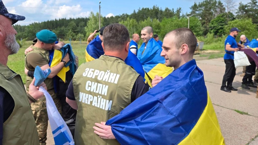 Повернулися з російського полону двоє військовиків із Рівненщини