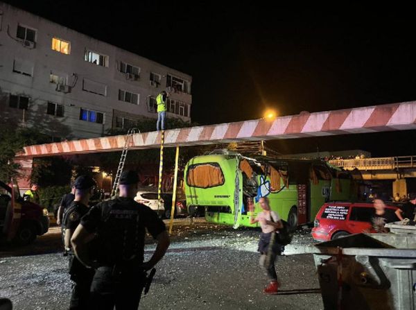 Повністю знесло другий поверх автобуса: українські туристи постраждали у ДТП у Румунії 