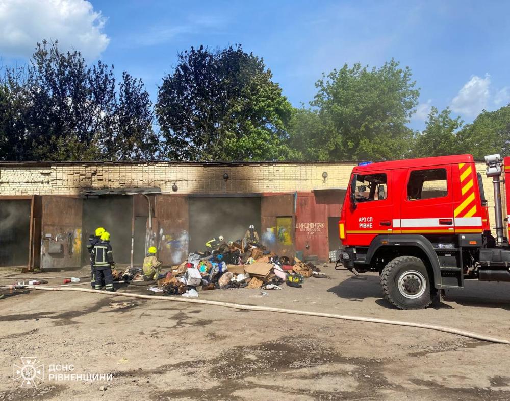 Пожежа в гаражах: дим виднівся на пів міста 