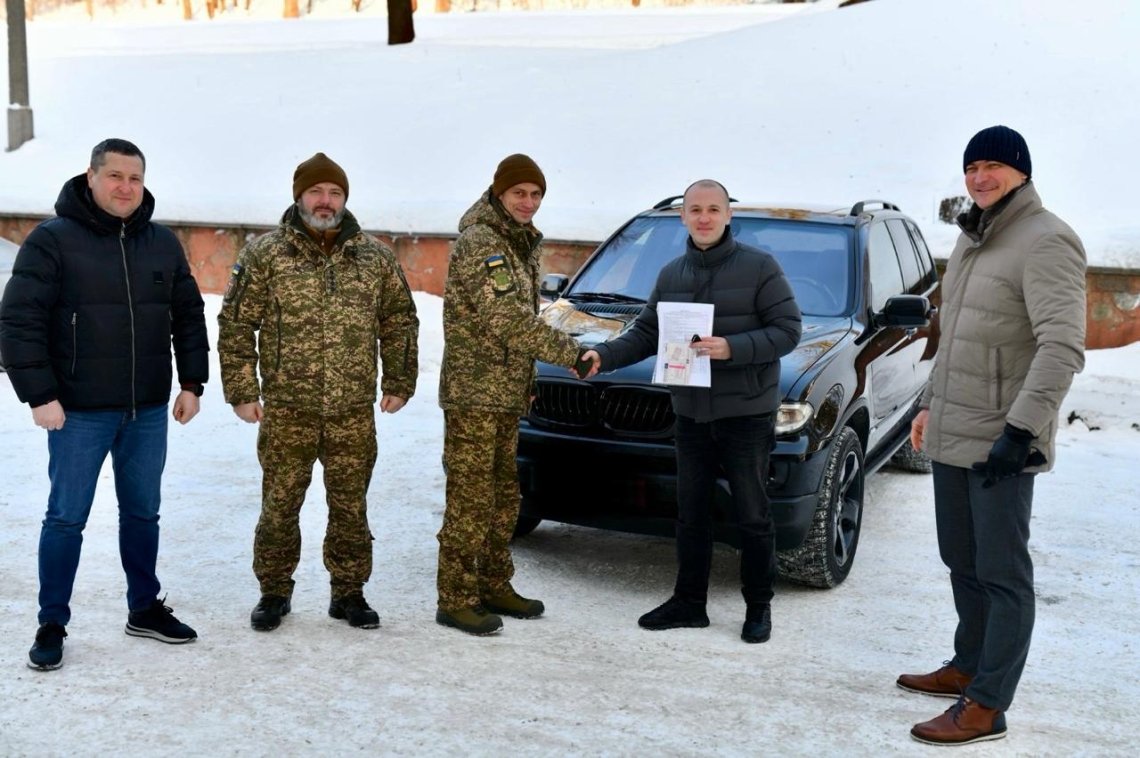 Рівненська митниця передала для ЗСУ 35 автомобілів 