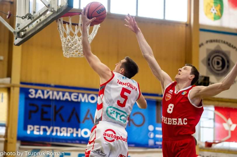 Рівненські баскетболісти здобули перемогу у першому матчі 1/2 фіналу чемпіонату України
