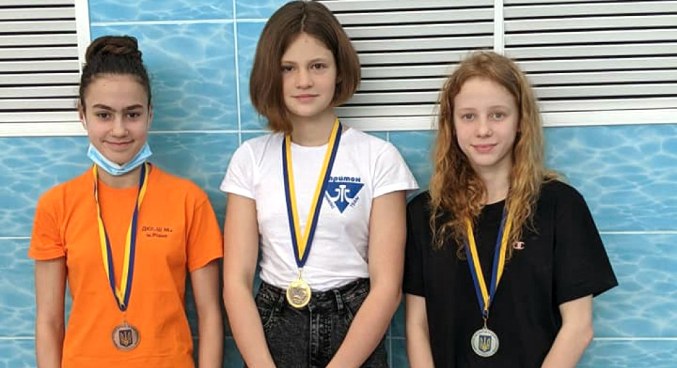 Рівненські плавці здобули 13 медалей на зимовому чемпіонаті України