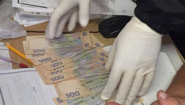 Рівненський чиновник звільнився за 3 мільйони гривень