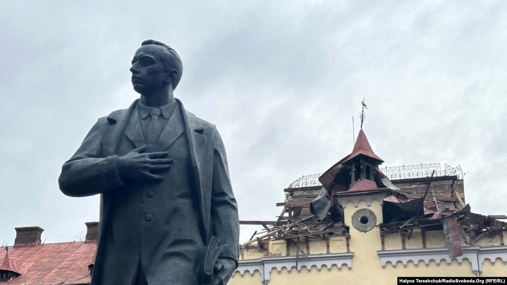 Російський дрон влучив у “символічне місце” Львова