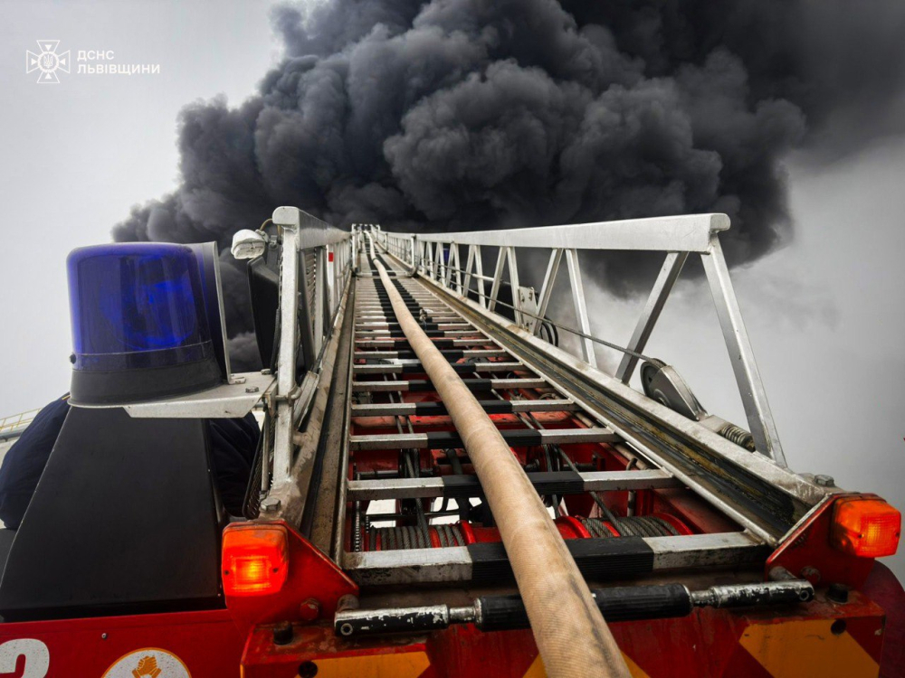 Російський удар по Львівщині: є руйнування, але без жертв