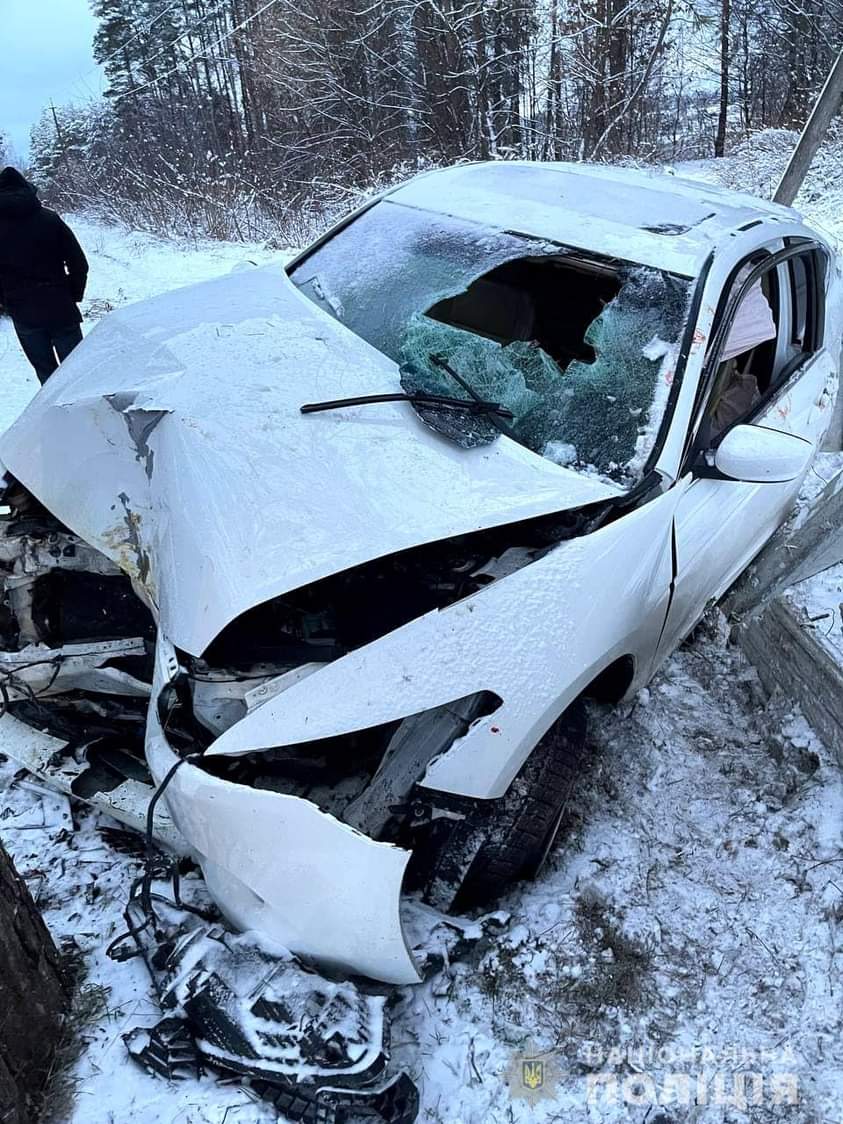 Розтрощене авто та адмінвідповідальність: у Рівненському районі водій «поплатився» за керування напідпитку