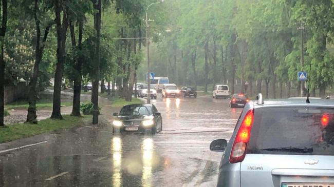 Сильні зливи накриють Рівненщину