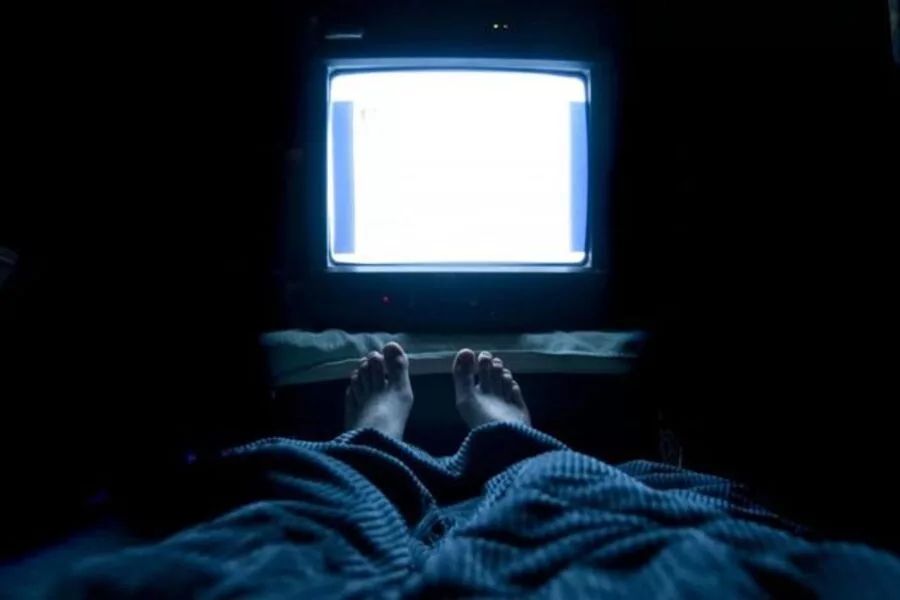Сон при увімкненому телевізорі призводить до тяжких захворювань 