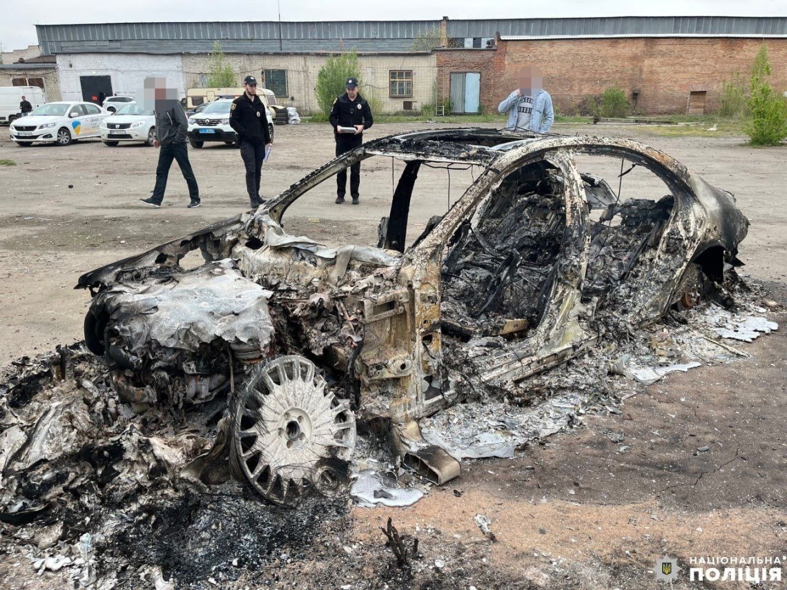 Спалили дорогий автомобіль:поліція встановлює причетних осіб