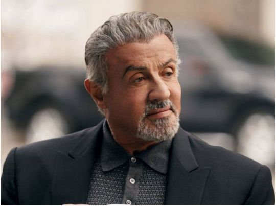 Старість не в радість: 79-річний Сталлоне вперше з`явився на публіці з паличкою