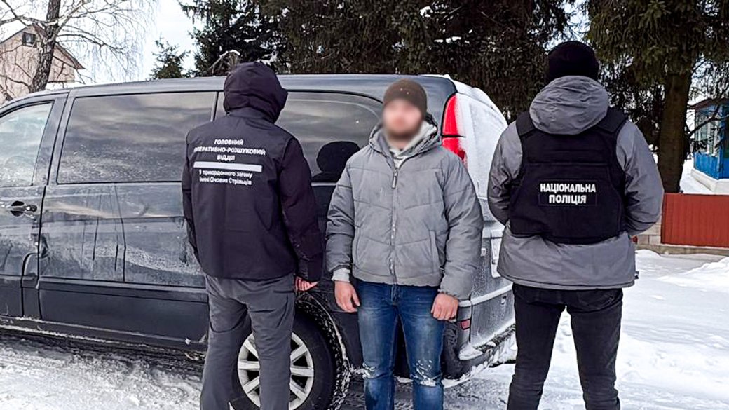 Таксист допомагав чоловікам виїжджати за кордон