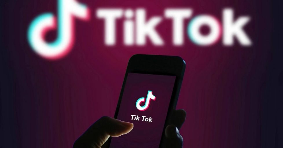 TikTok знову у центрі уваги: влада США вимагала заборонити сервіс