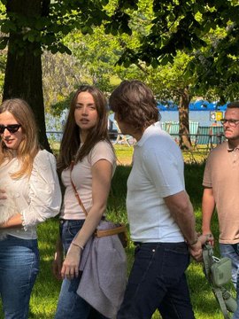 Тома Круза знову підловили на прогулянці з колишньою Аффлека у день її 37-річчя
