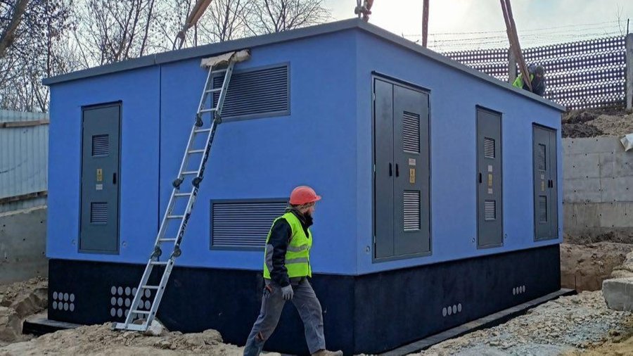 Три бетонні трансформаторні підстанції встановили у Рівному