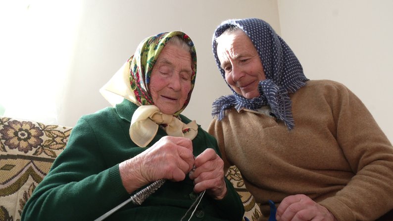 У 90 років в`яже шкарпетки для бійців 