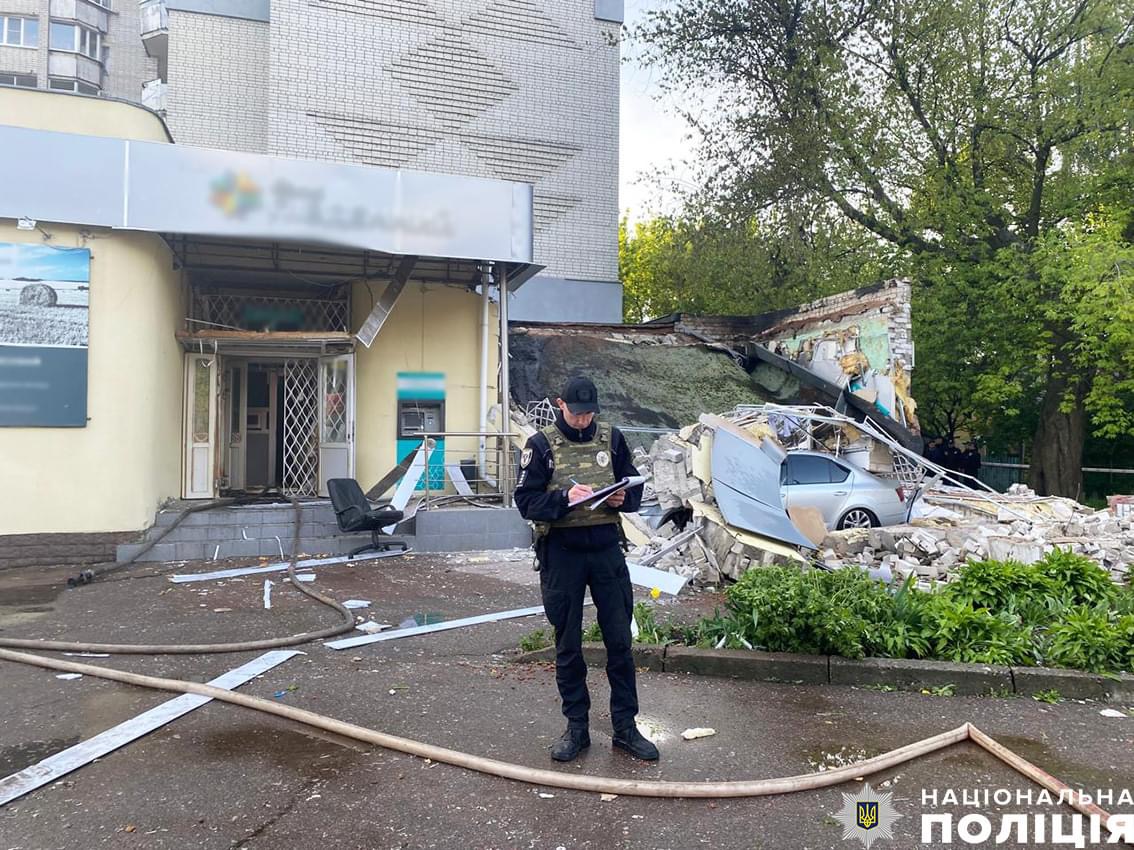 У Чернігові вибухнув банк: постраждалих немає