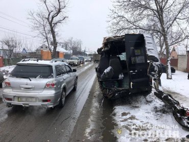 У Дніпрі маршрутка з пасажирами влетіла у фуру: є загиблий