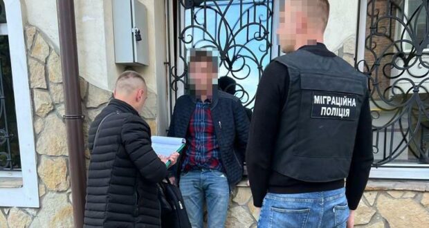 У готелі на Рівненщині поліція затримала 26-річного сутенера