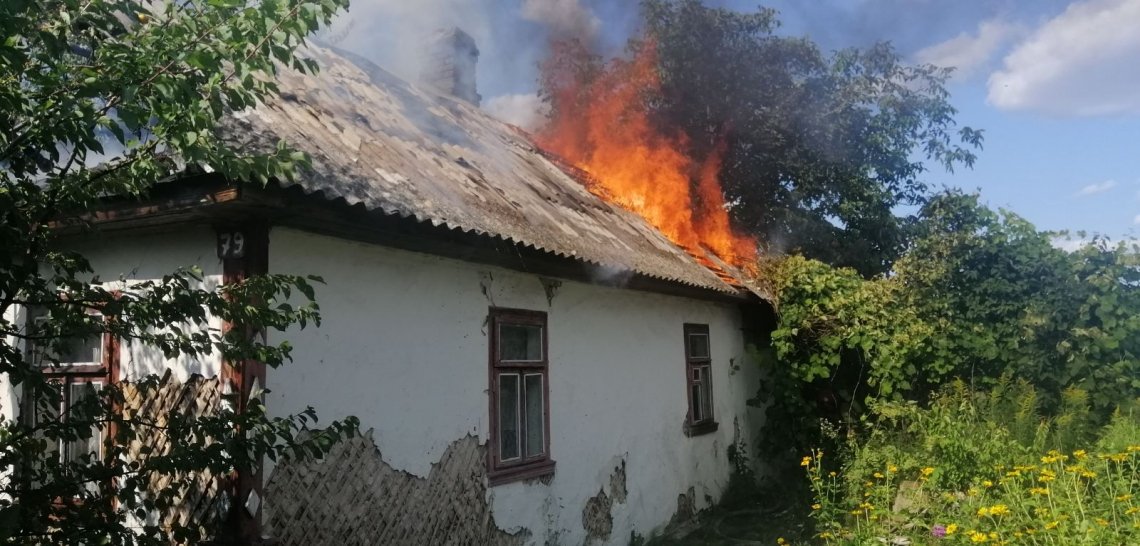 У Костополі нищівний вогонь намагався знищити будинок