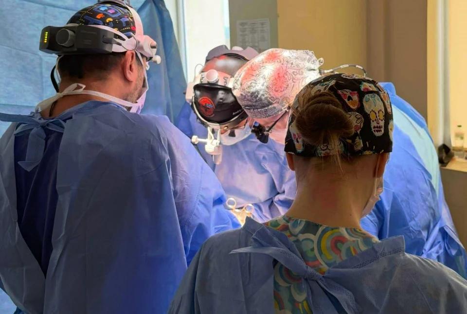 У Львові довелося оперувати школярку, яка випадково проковтнула ковпачок від ручки