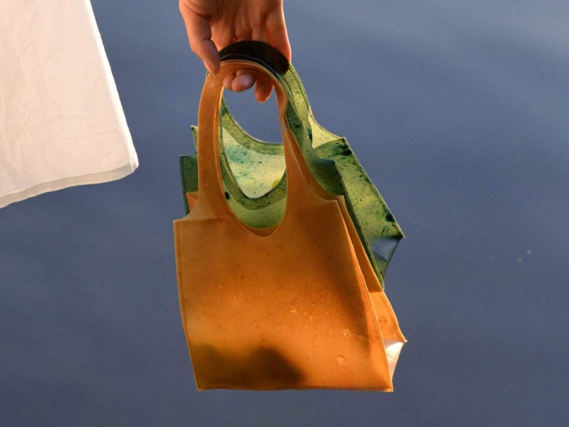 У Німеччині створили екологічні сумки з фруктової шкірки