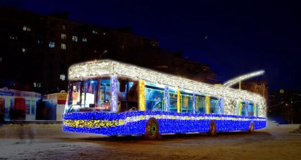 У новорічну ніч в Рівному курсуватиме два святкових тролейбуси