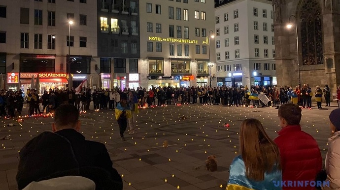 У пам'ять про жертв російської агресії у Відні запалили тисячу свічок
