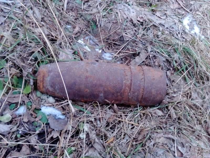 У Рівному на Млинівській знайшли артилерійський снаряд