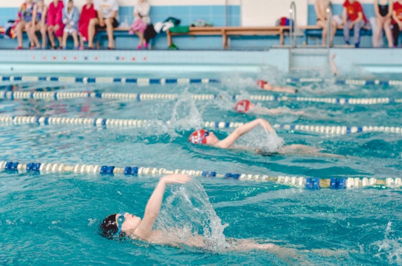 У Рівному тренерки місцевої спортшколи били дітей на заняттях з плавання