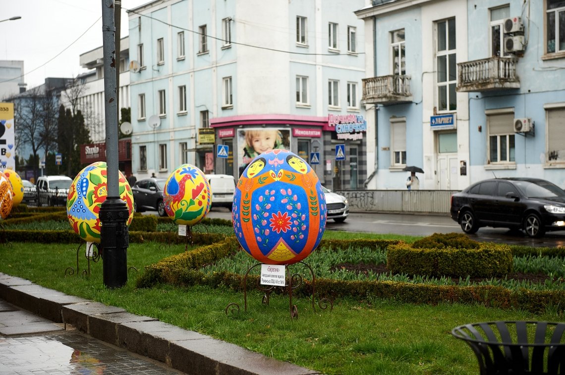 У Рівному зацвів писанковий сад