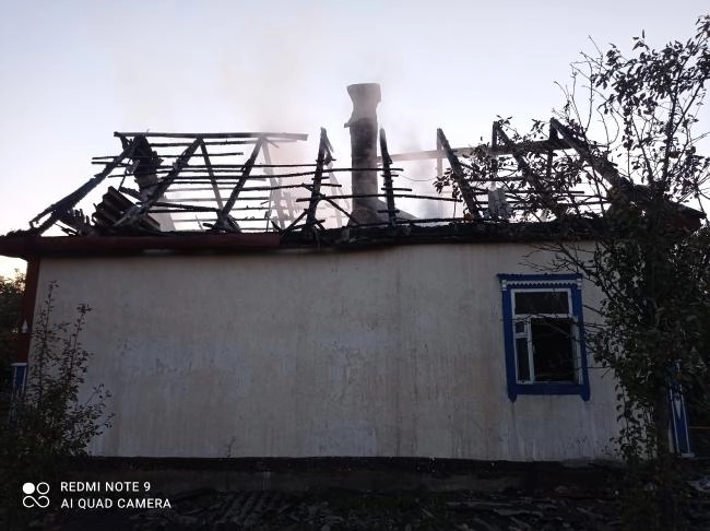У селі на Рівненщині згорів дах житлового будинку