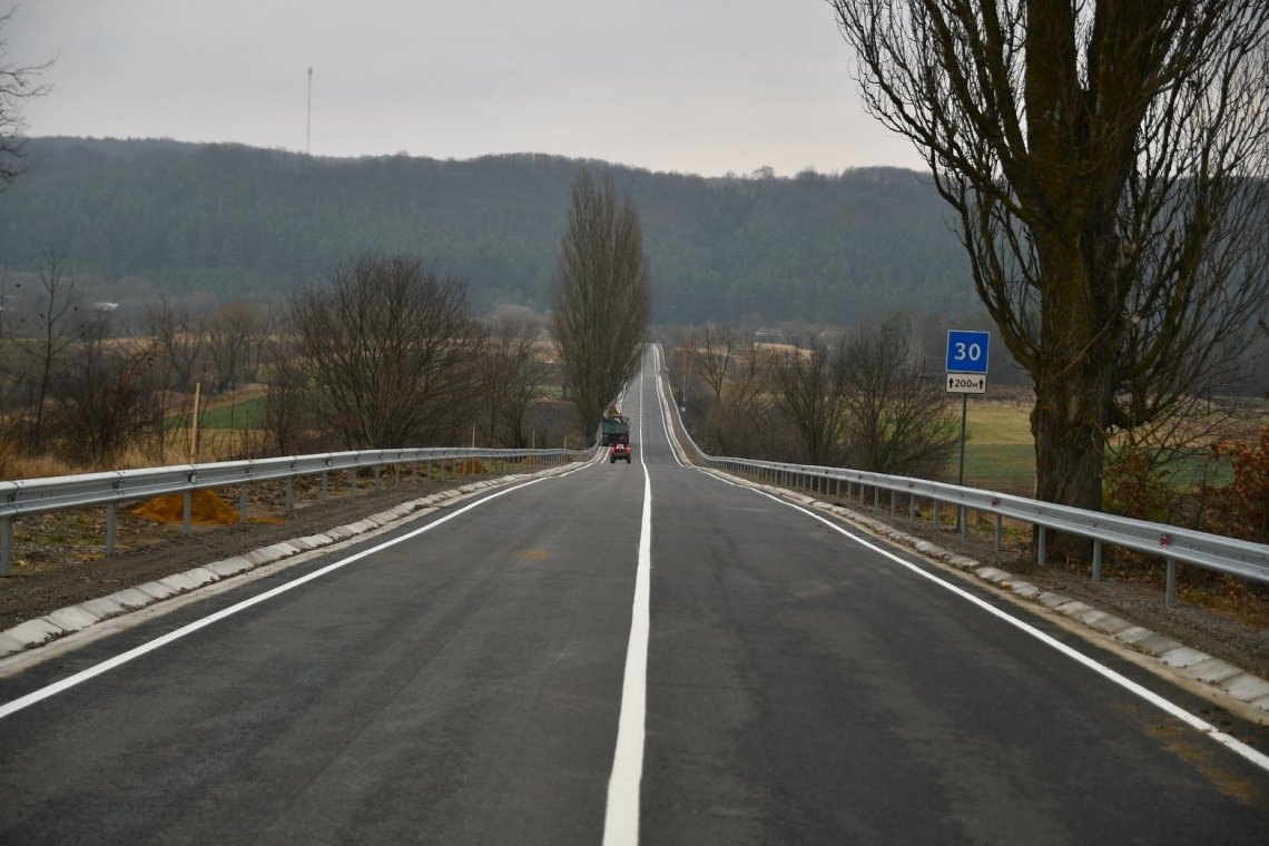 У селі на Здолбунівщині відремонтували 3 км розбитої дороги