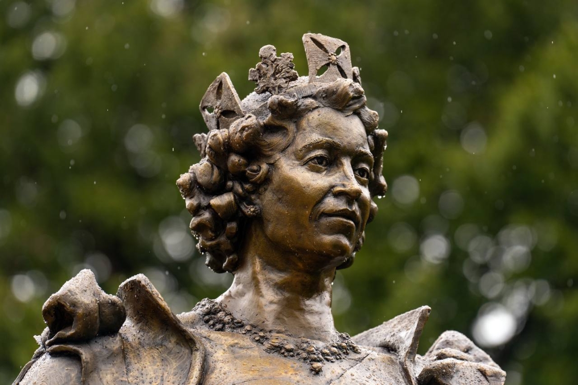 У Великій Британії відкрили перший пам`ятник покійній королеві Єлизаветі II
