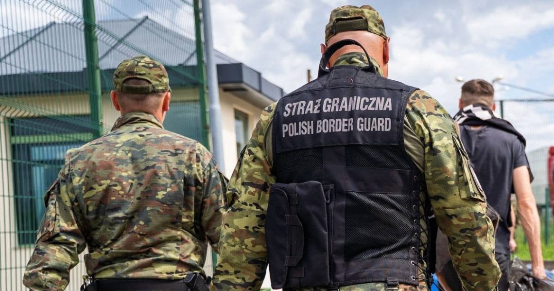 Українця, який запустив дрон над урядовими будівлями Варшави, депортували