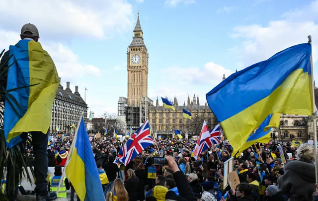 Українцям запропонували 18-місячне продовження віз у Великій Британії