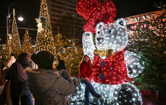 Україну за рік залишили майже 400 тисяч осіб