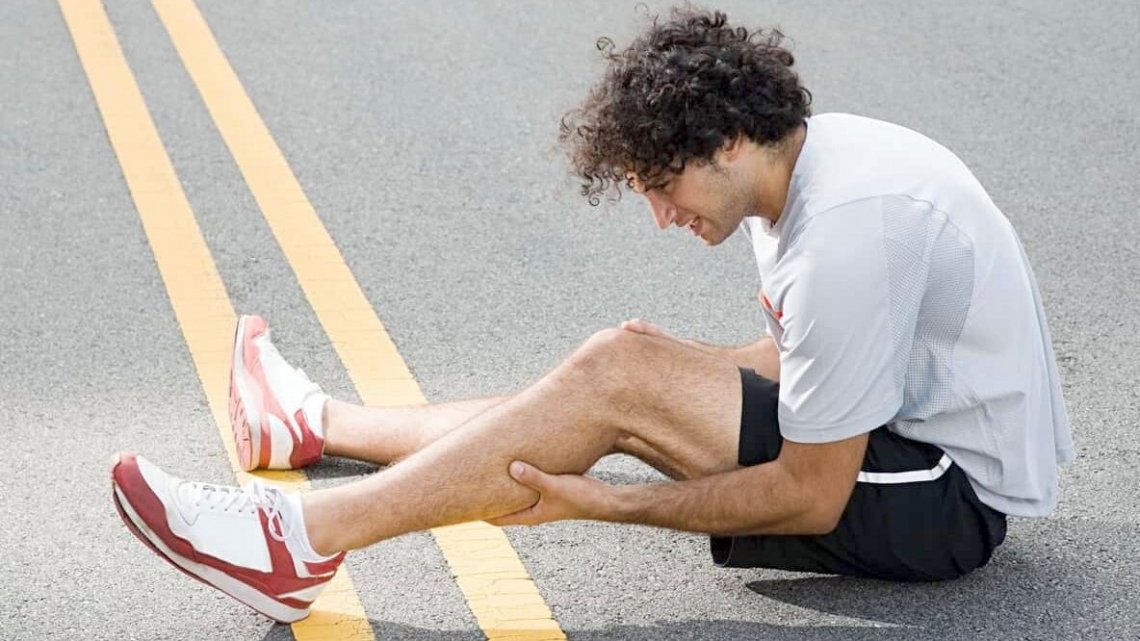 Ущипніть себе за ногу: про що можуть свідчити м’язові судоми та як їх позбутися