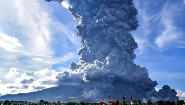 В Індонезії прокинувся вулкан - стовп попелу 1500 метрів
