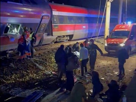  В Іспанії зіткнулись два швидкісні потяги – багато загиблих та поранених