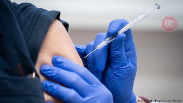 В Україні майже 400 тисяч людей отримали дві дози вакцини 