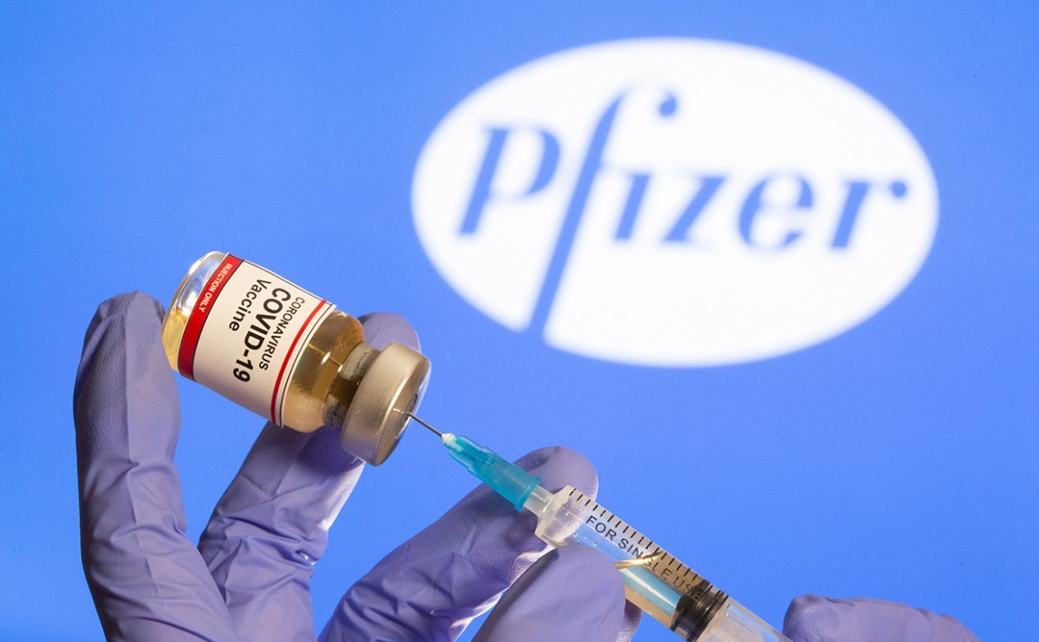 Вакцина Pfizer з'явилася у центрах масової вакцинації