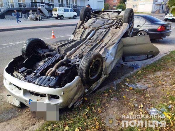 Відомі деталі ДТП із перевернутим автомобілем у Дубні