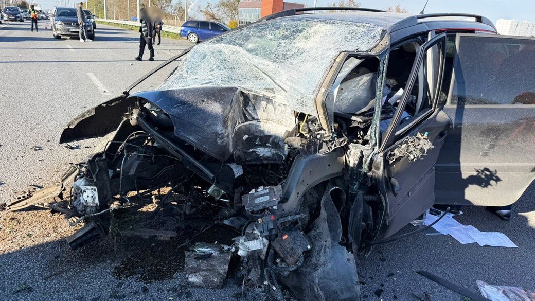 В’їхав у бетонний стовп